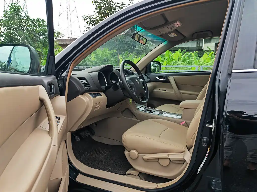 Toyota Highlander 2012 2.7L 7 мест Elite