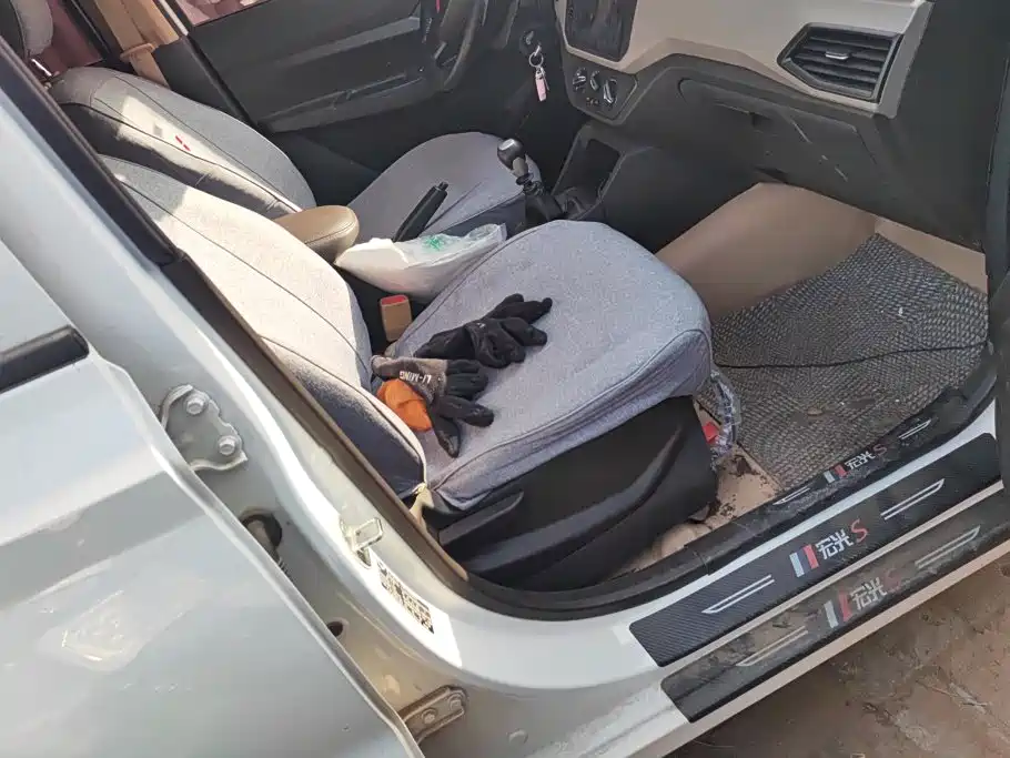 Wuling Hongguang — миниатюра 8