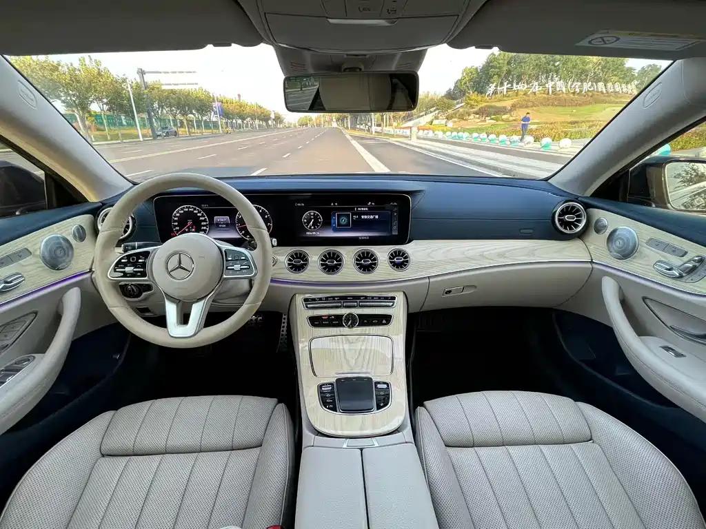 Mercedes-Benz E-Class (Import) — миниатюра 5