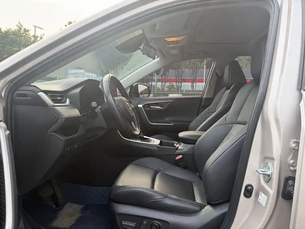 Toyota Wildlander — миниатюра 10