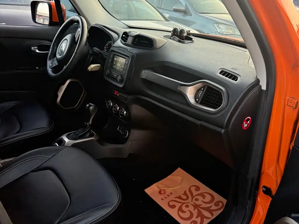 Jeep Renegade — миниатюра 5
