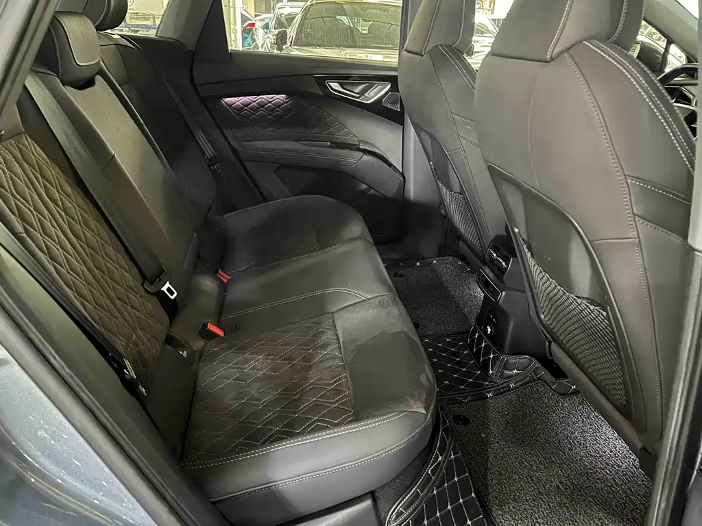 Audi Q4 e-tron — миниатюра 8