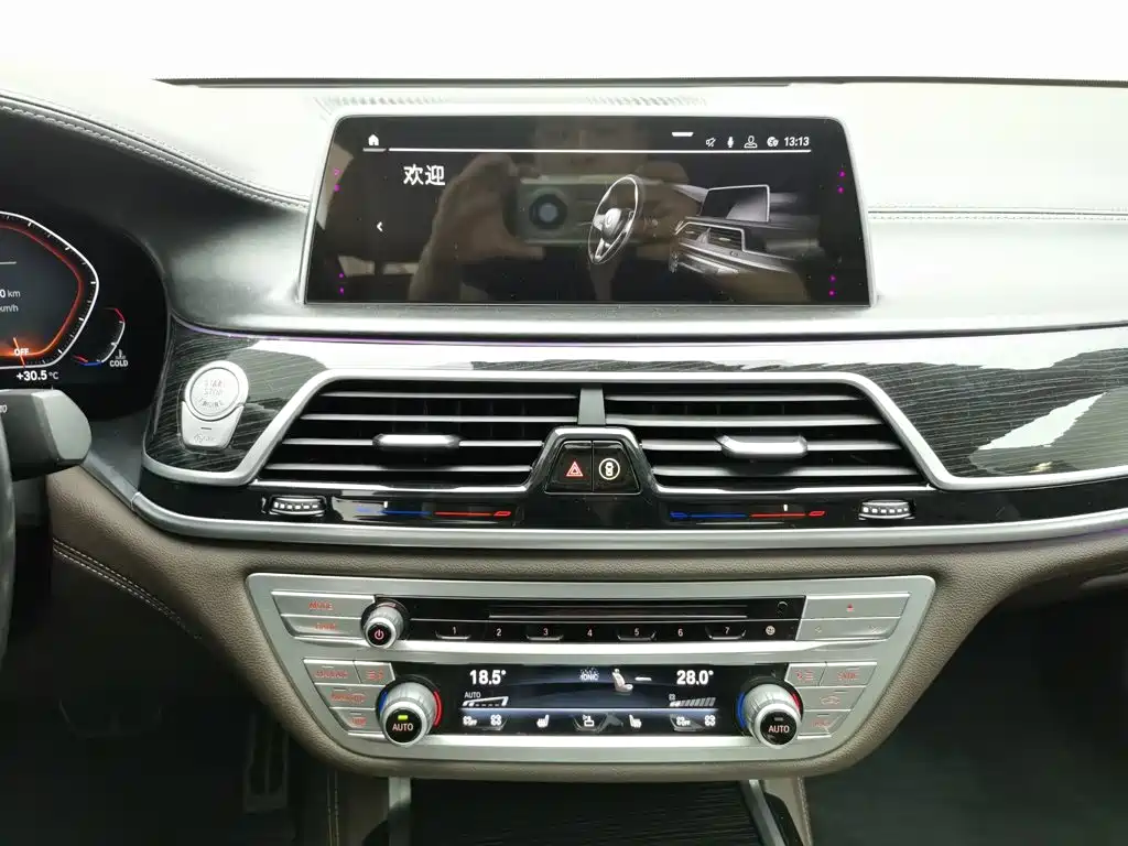 BMW 7 Series — миниатюра 12