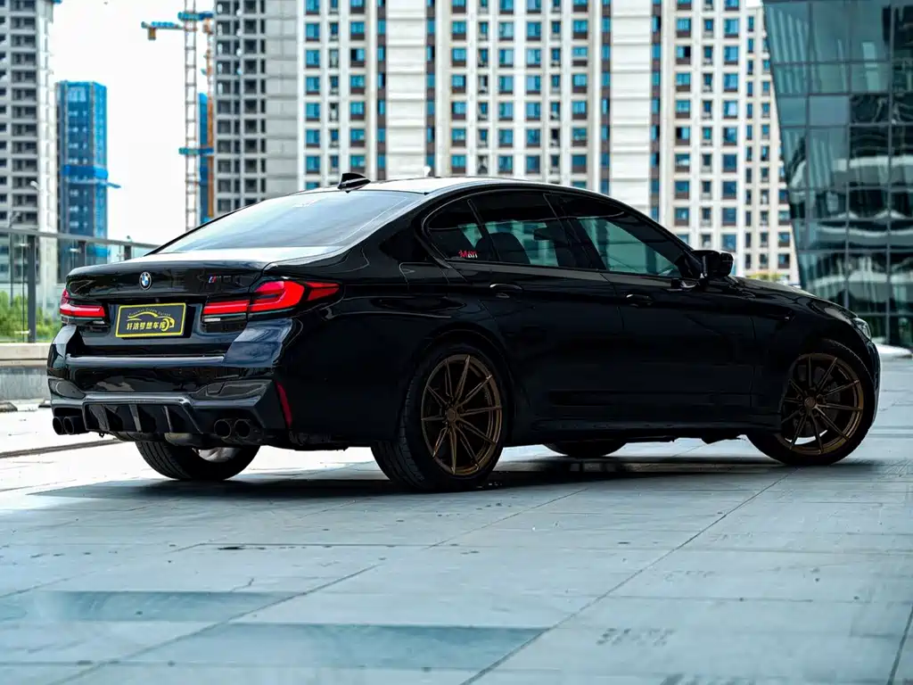 BMW M5 — миниатюра 7