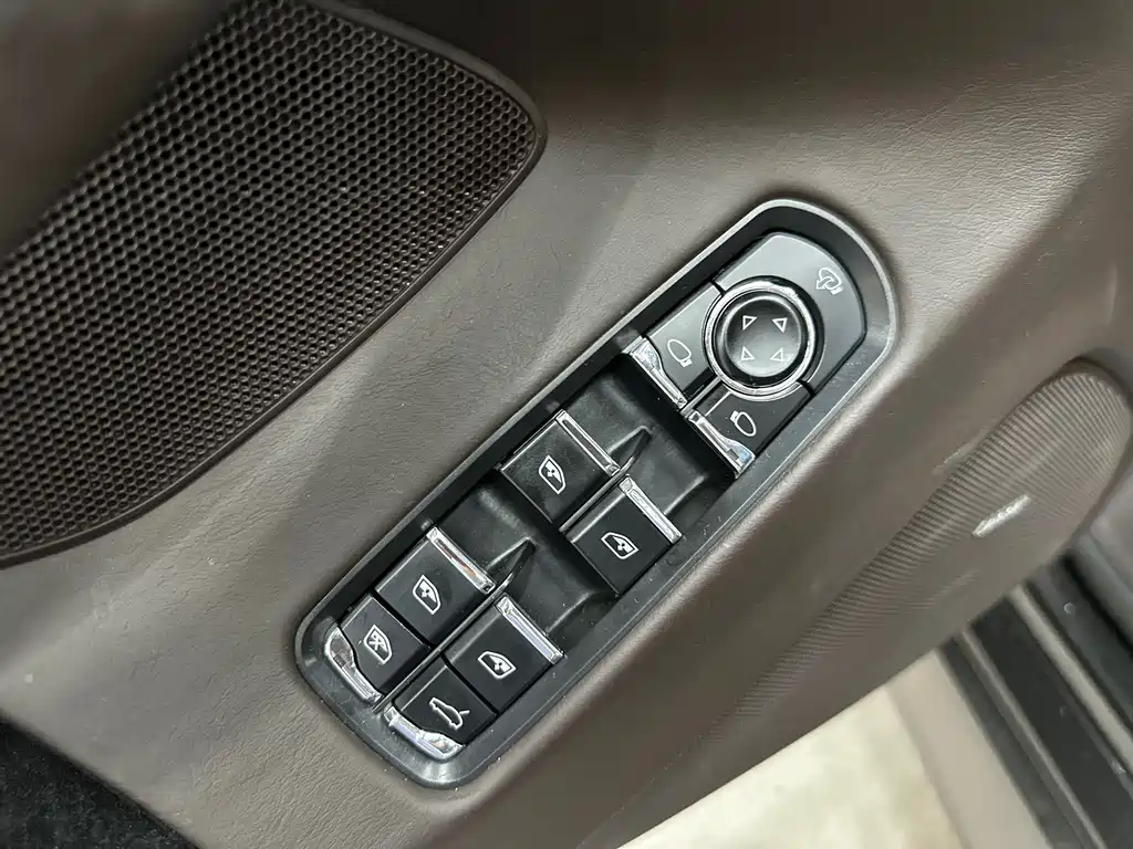 Porsche Panamera — миниатюра 6