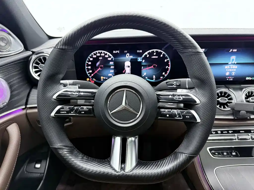 Mercedes-Benz E-Class — миниатюра 5
