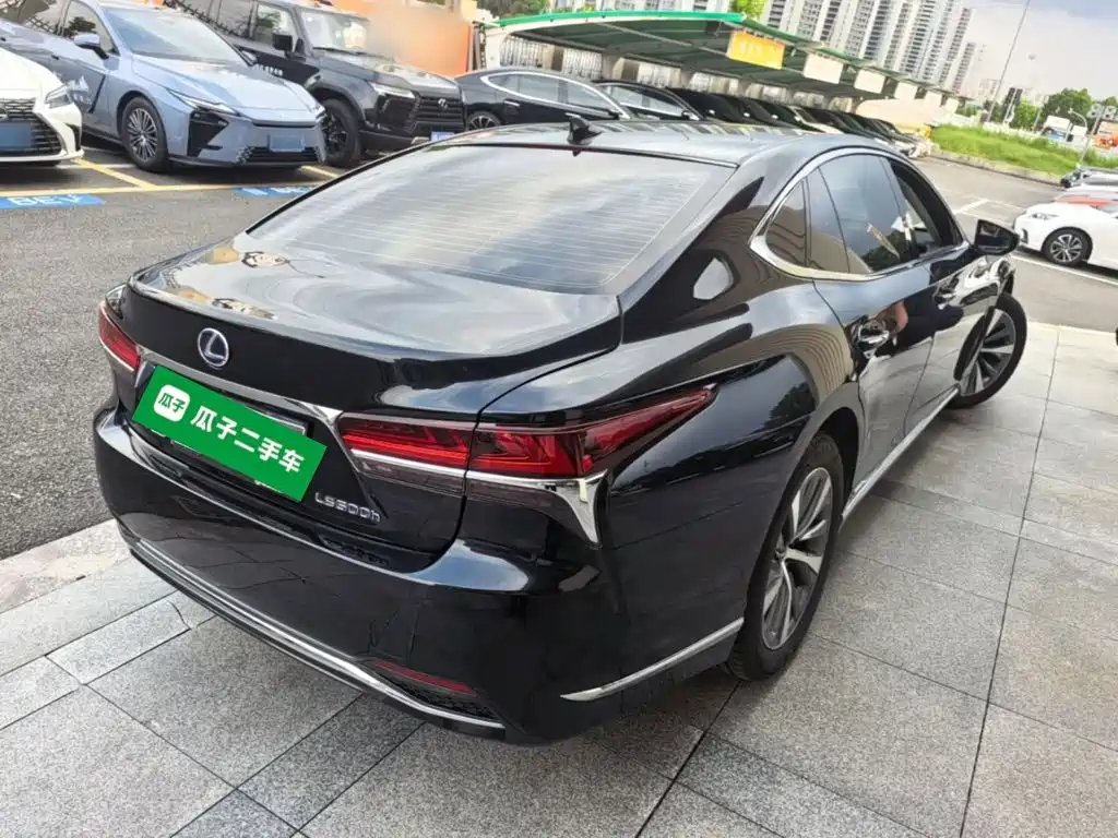 Lexus LS — миниатюра 7