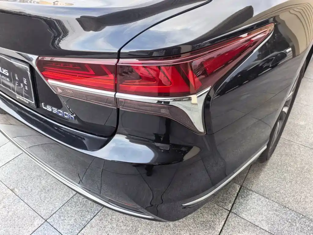 Lexus LS — миниатюра 8