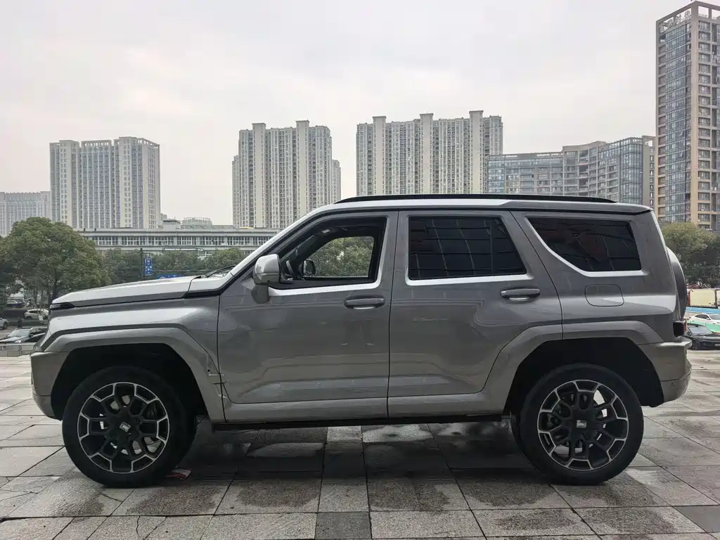 TANK TANK 700 NEW ENERGY