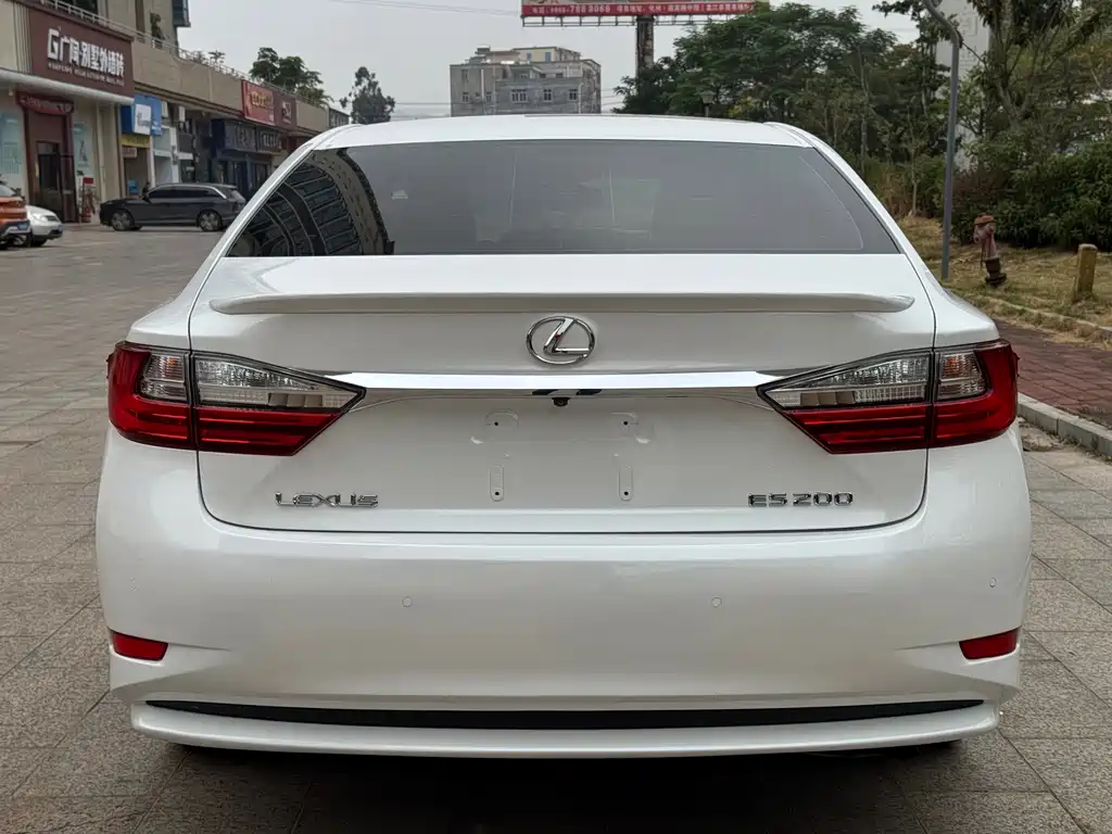 LEXUS ES