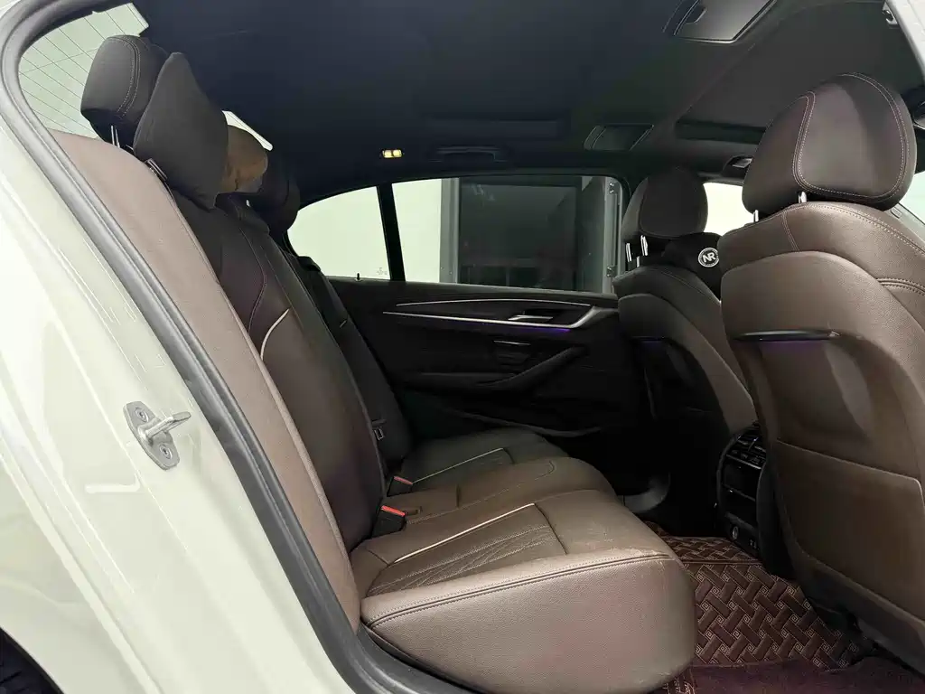 BMW 5 Series — миниатюра 6