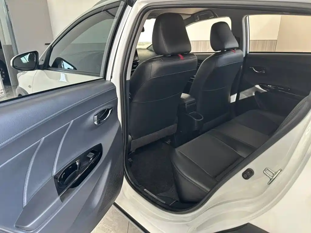 Toyota Yaris L — миниатюра 9