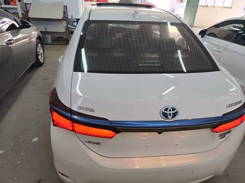Toyota Corolla Hybrid — миниатюра 6