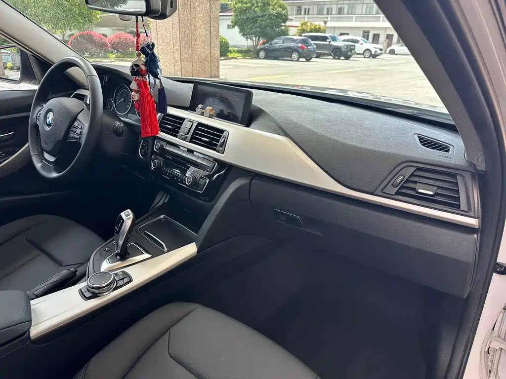 BMW 3 Series — миниатюра 23