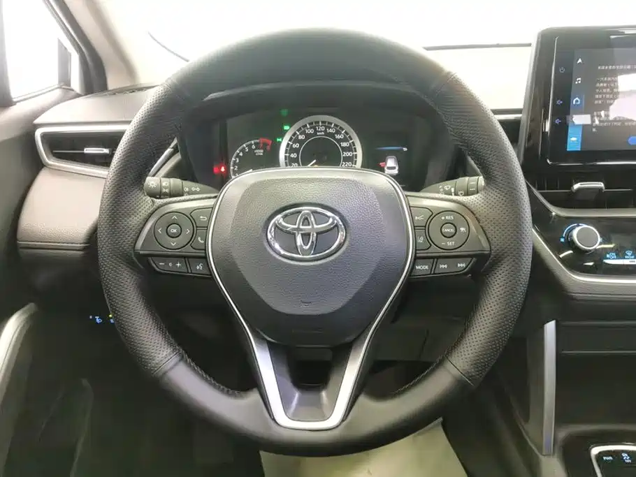 Toyota Corolla Cross — миниатюра 15