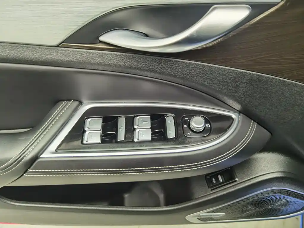 Geely Borui Hybrid — миниатюра 9