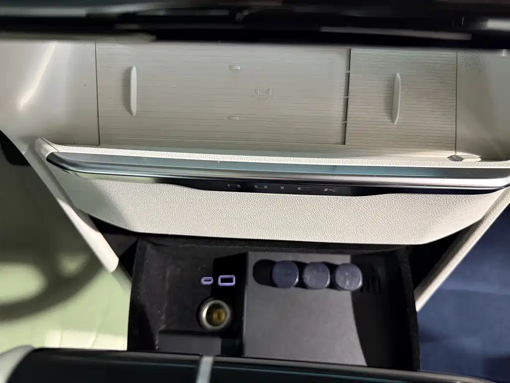 Buick GL8 Hybrid — миниатюра 23