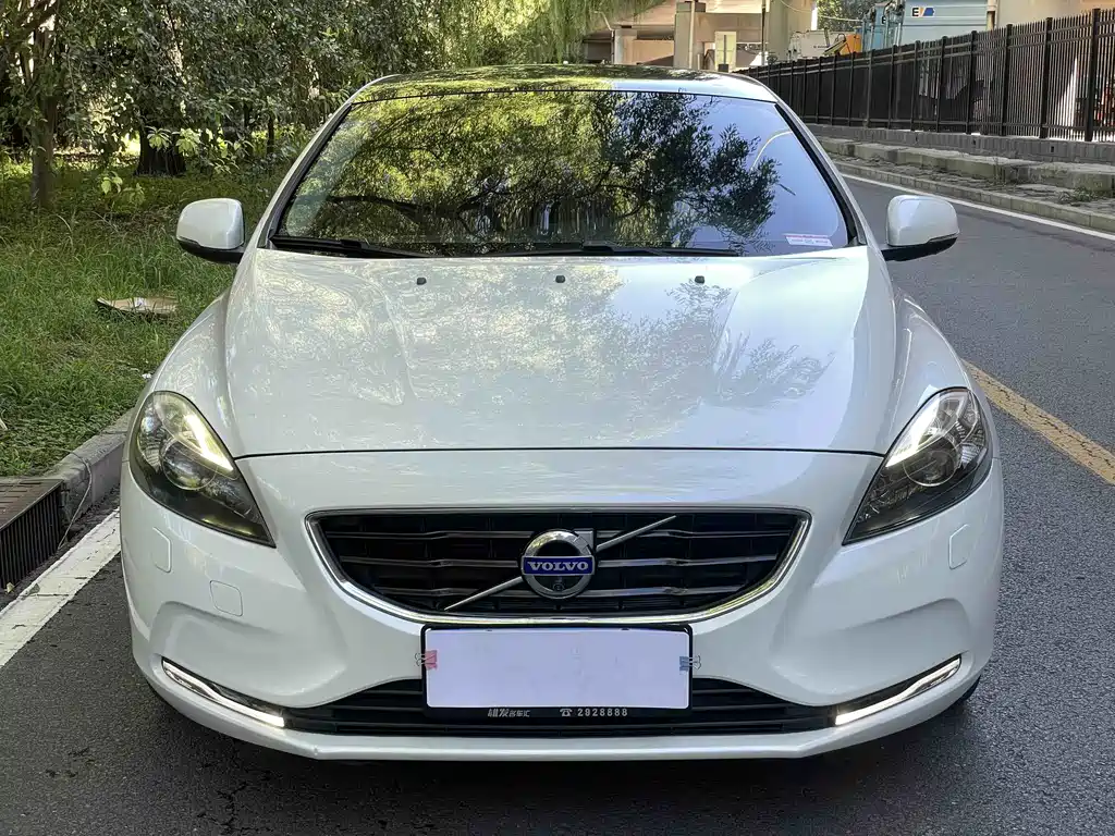Volvo V40 — миниатюра 2