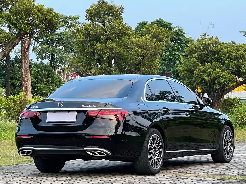 Mercedes-Benz E-Class — миниатюра 4