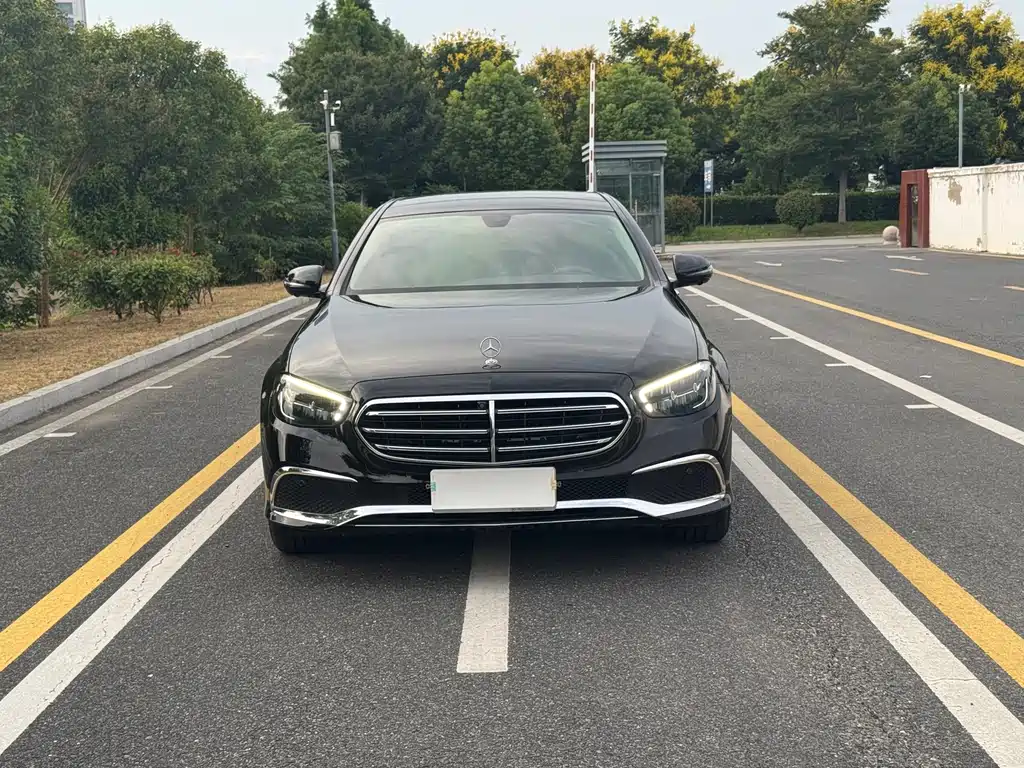 Mercedes-Benz E-Class — миниатюра 2