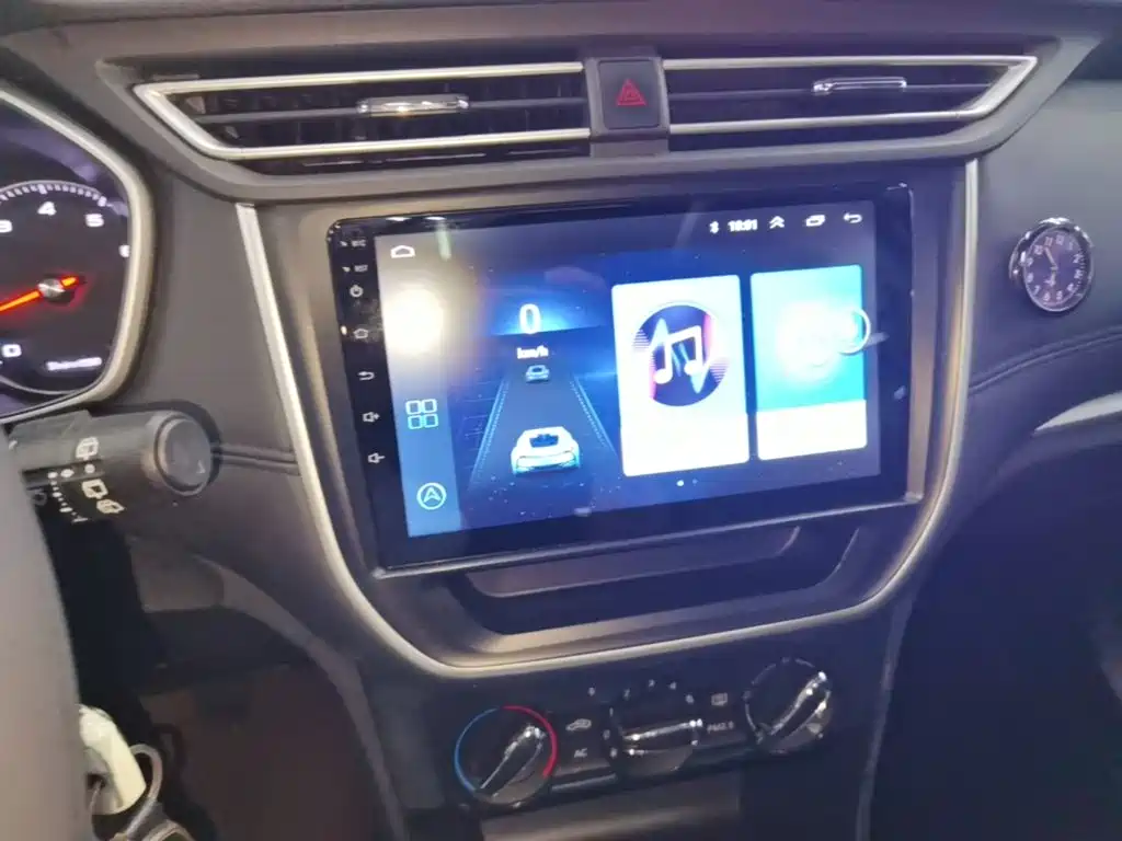 Roewe RX3 — миниатюра 13