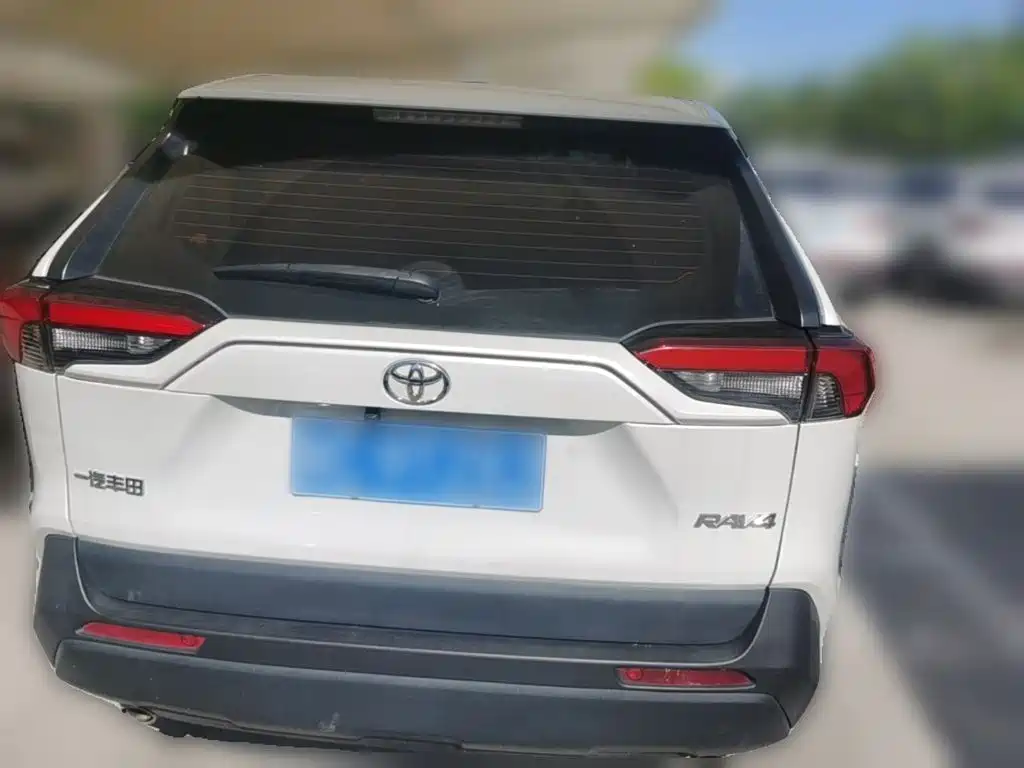 Toyota RAV4 — миниатюра 8