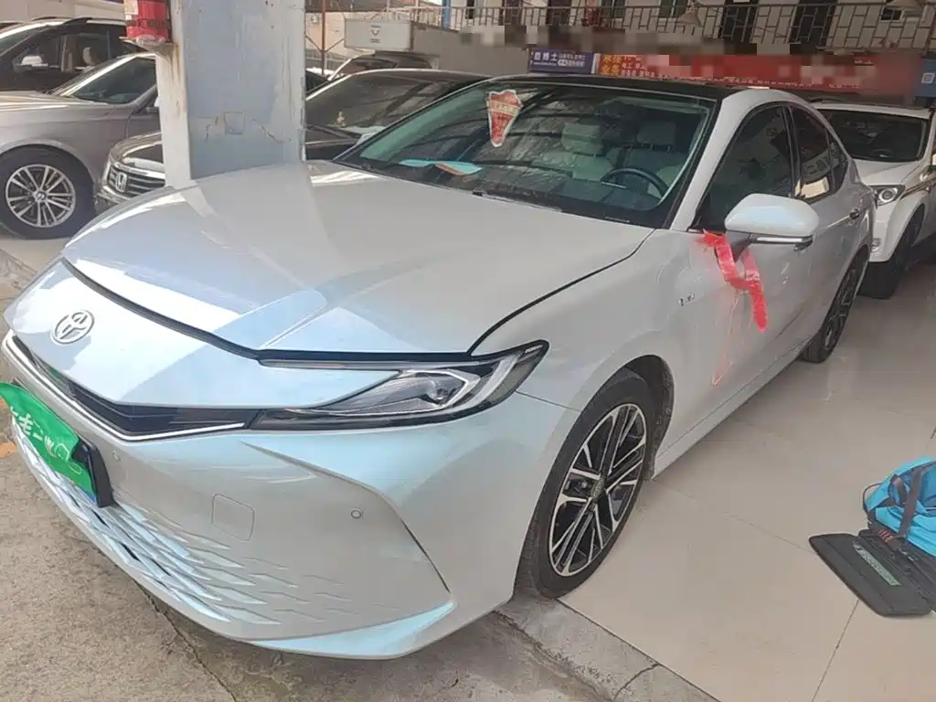 Toyota Camry — миниатюра 2