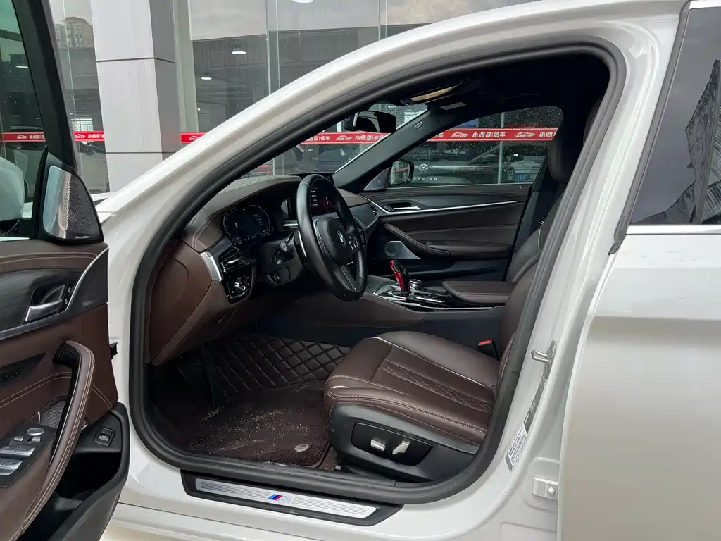 BMW 5 Series — миниатюра 6