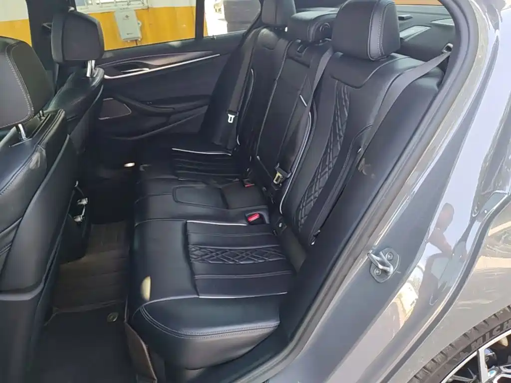 BMW 5 Series (Import) — миниатюра 17