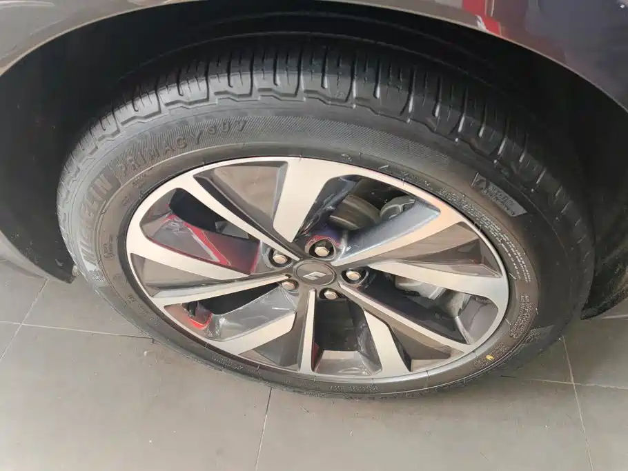 Li Auto ONE 2021 6 мест
