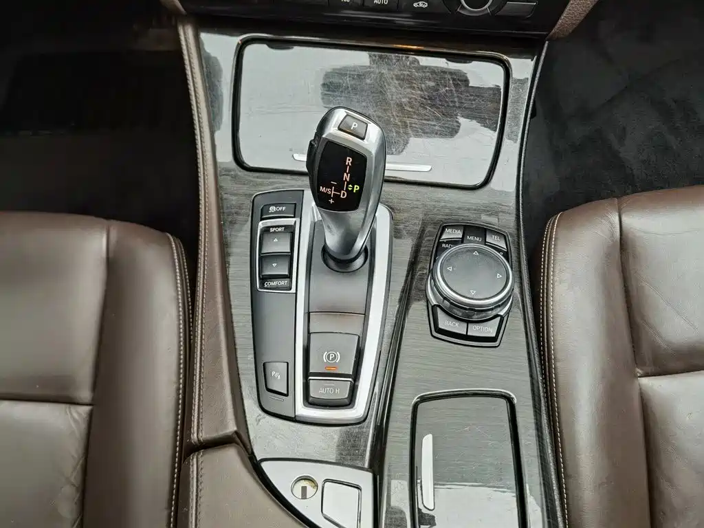 BMW 5 Series — миниатюра 13