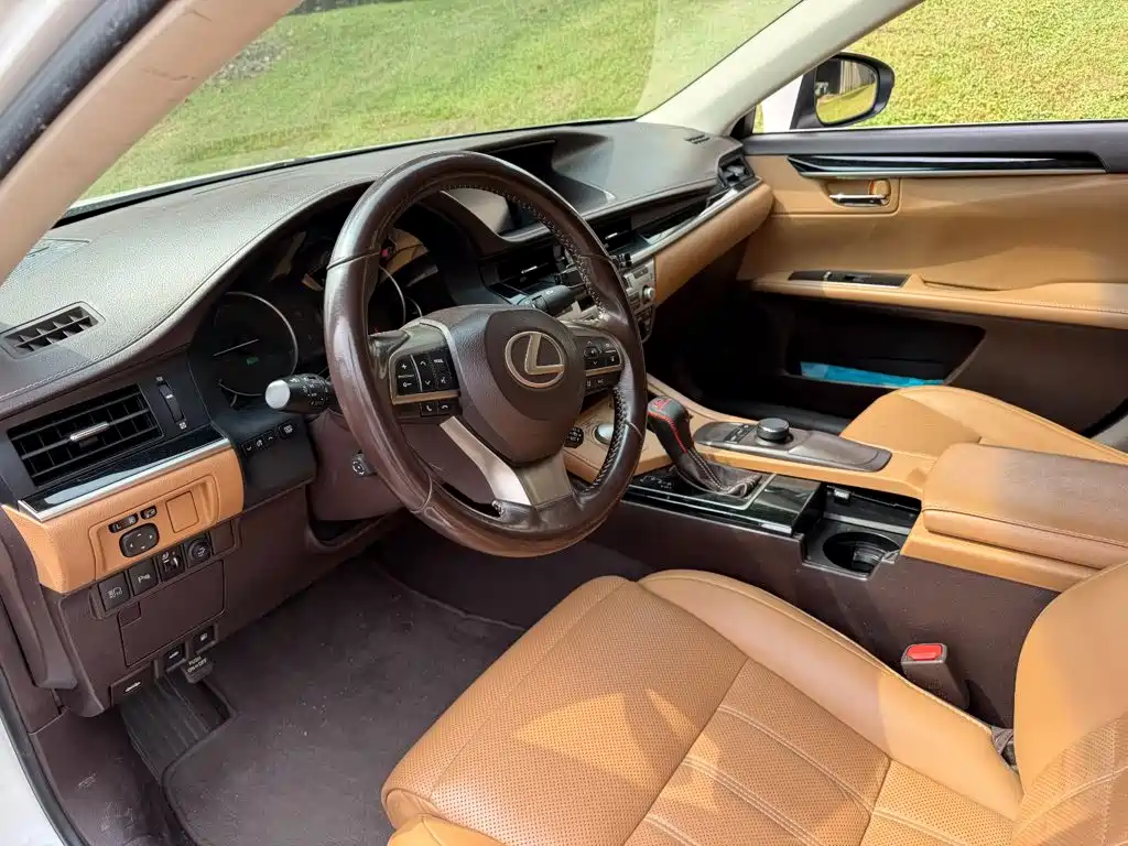Lexus ES — миниатюра 7
