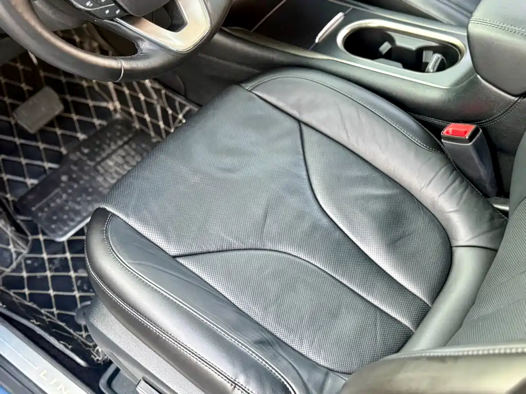 Lincoln MKC — миниатюра 11