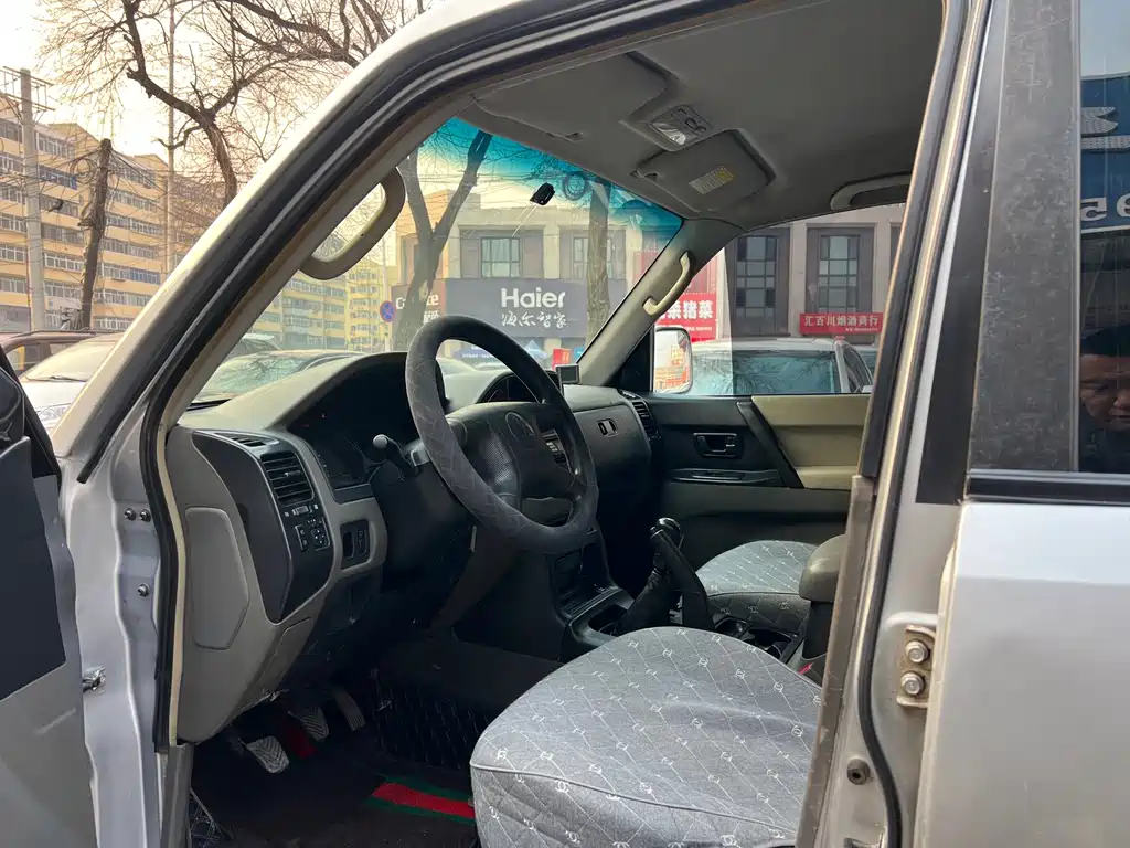 Mitsubishi Pajero — миниатюра 9