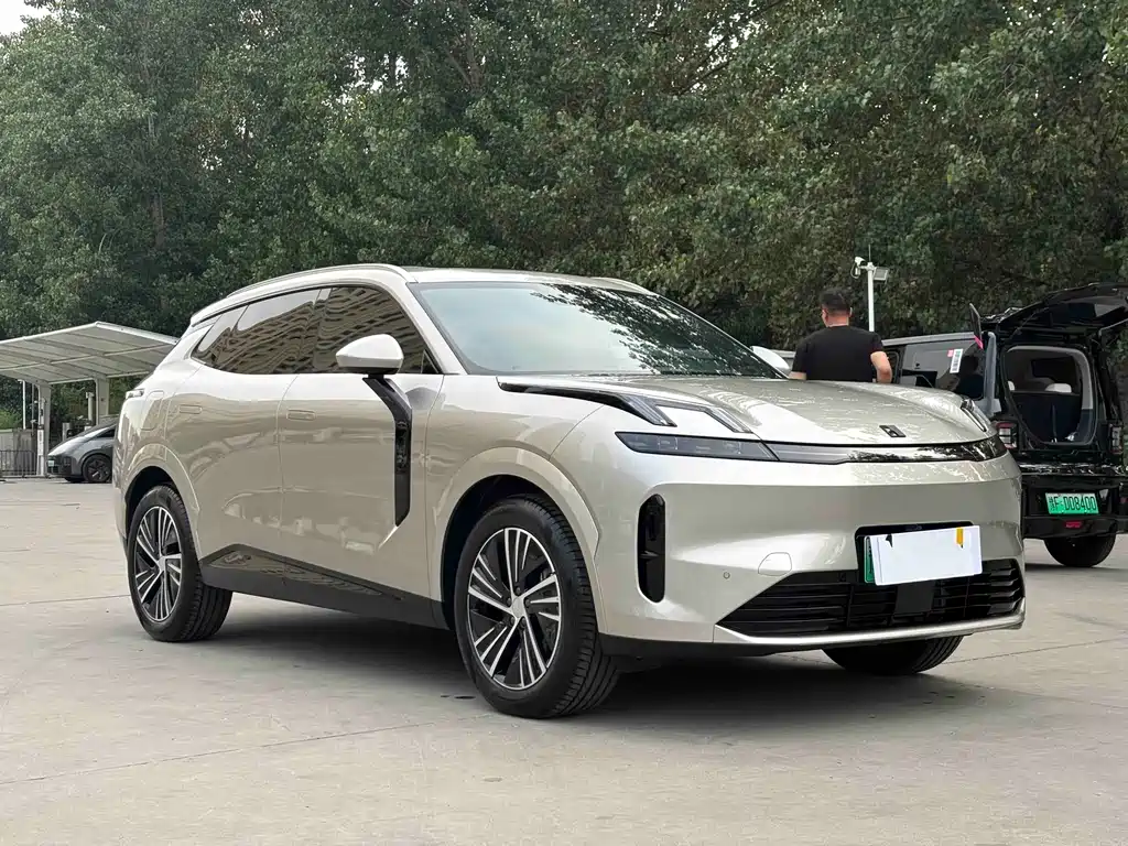 Lynk & Co 08 EM-P 2025 245km Halo