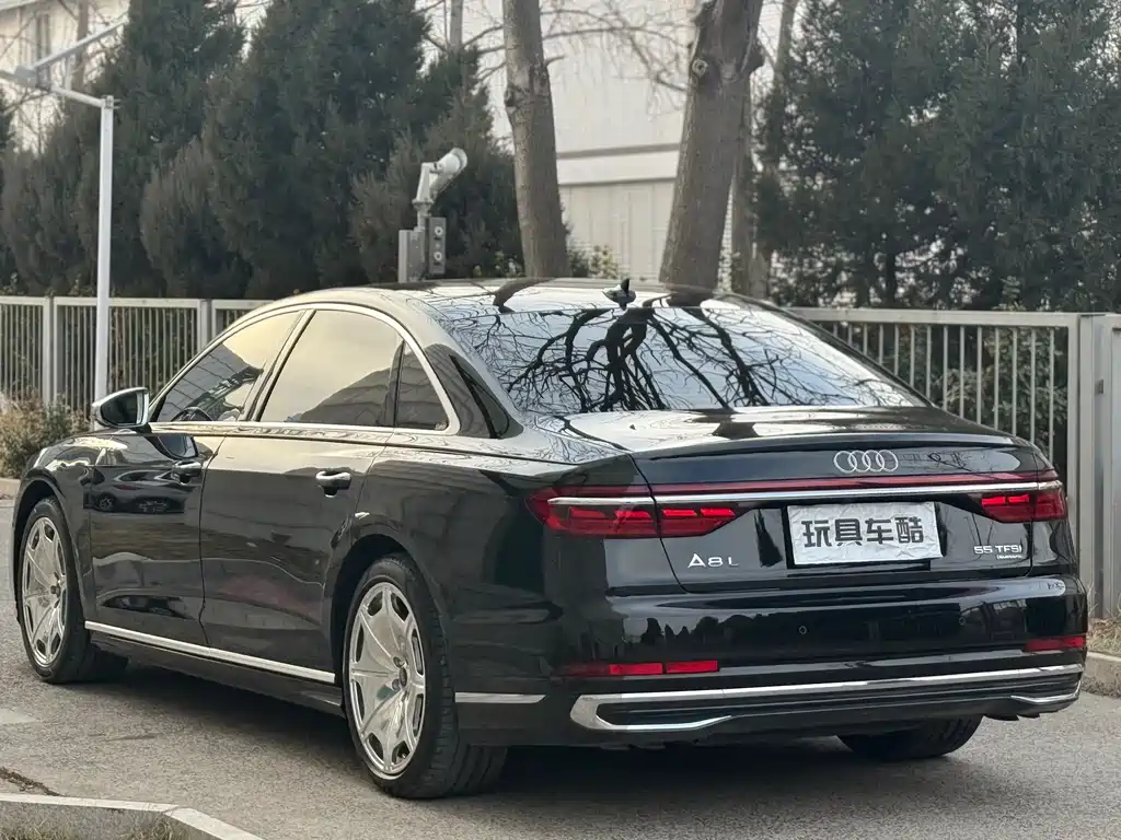 AUDI A8