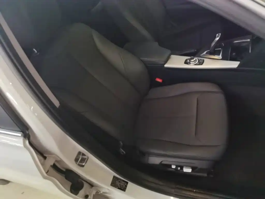 BMW 3 Series — миниатюра 25