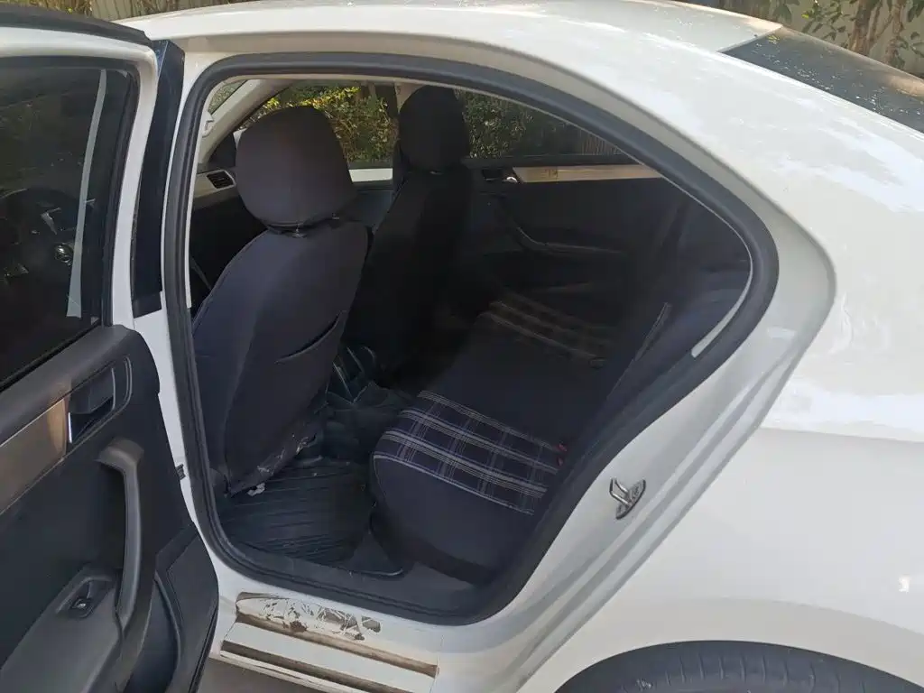 Skoda Rapid — миниатюра 18