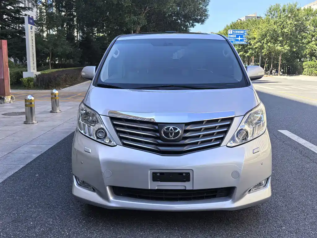 Toyota Alphard — миниатюра 7