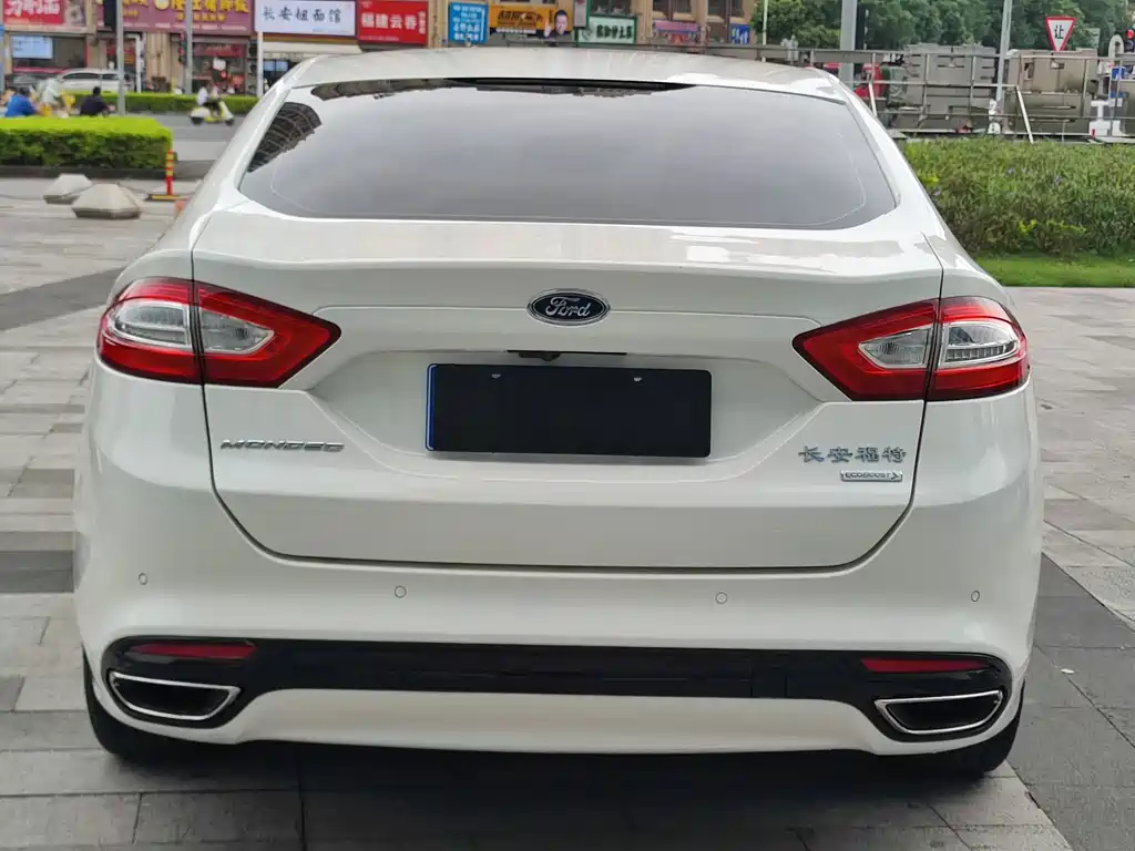 Ford Mondeo — миниатюра 7