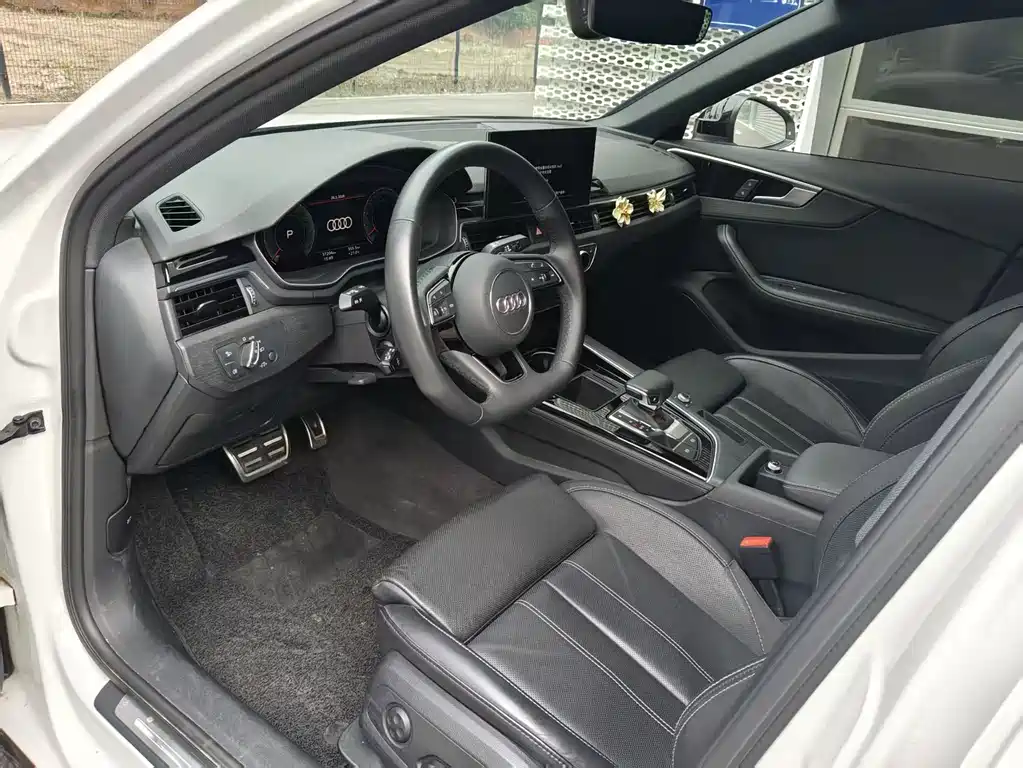 Audi A4L 2023 40 TFSI Luxury