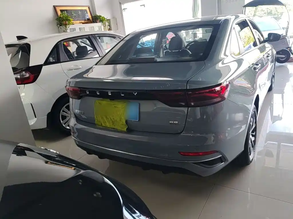 Geely Emgrand — миниатюра 6