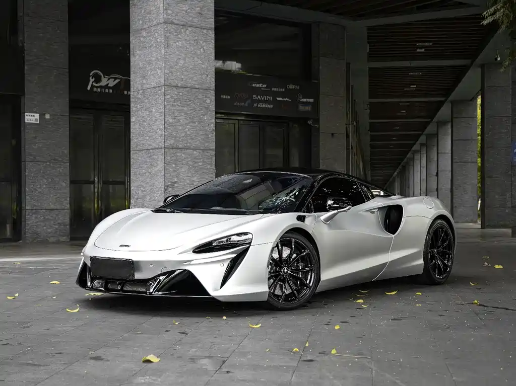 McLaren Artura 2023