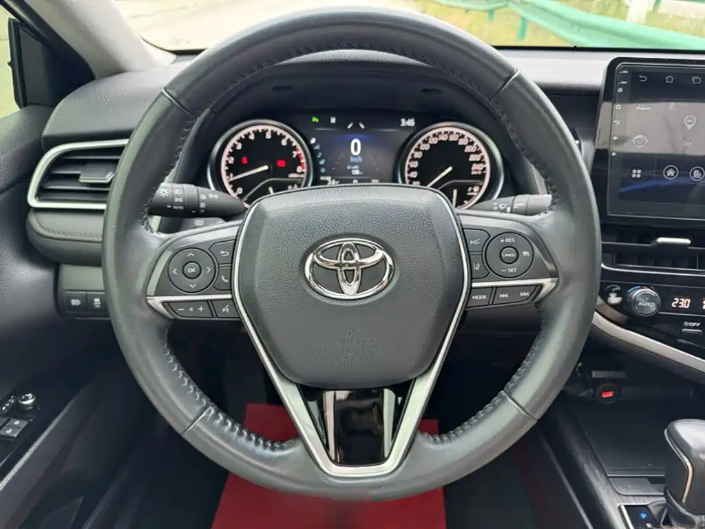 Toyota Camry — миниатюра 3