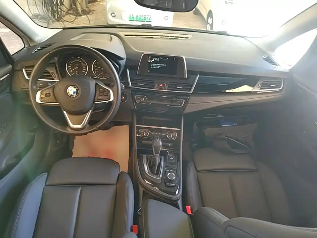 BMW 2 Series Active Tourer — миниатюра 10