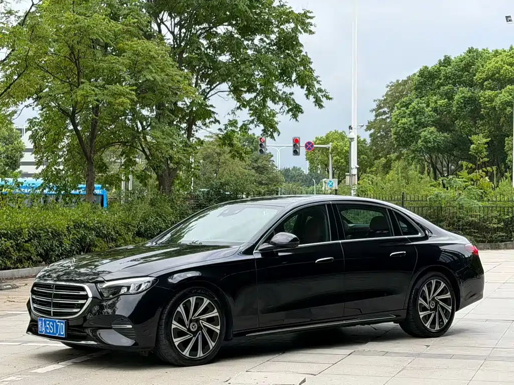 Mercedes-Benz E-Class — миниатюра 2