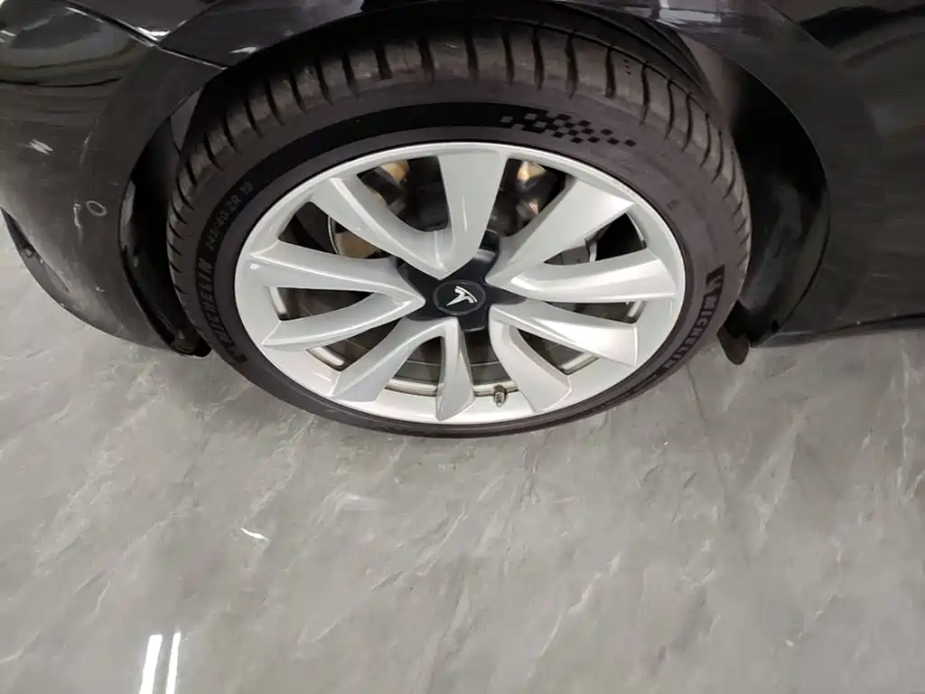 Tesla Model 3 — миниатюра 23