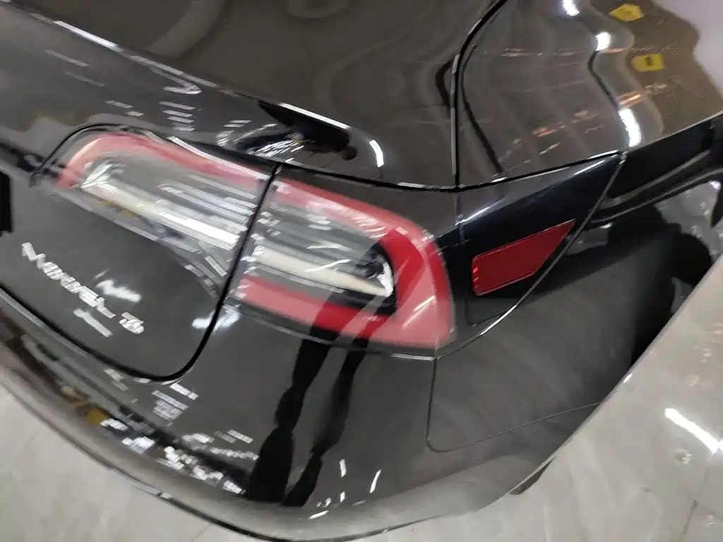 Tesla Model 3 — миниатюра 8
