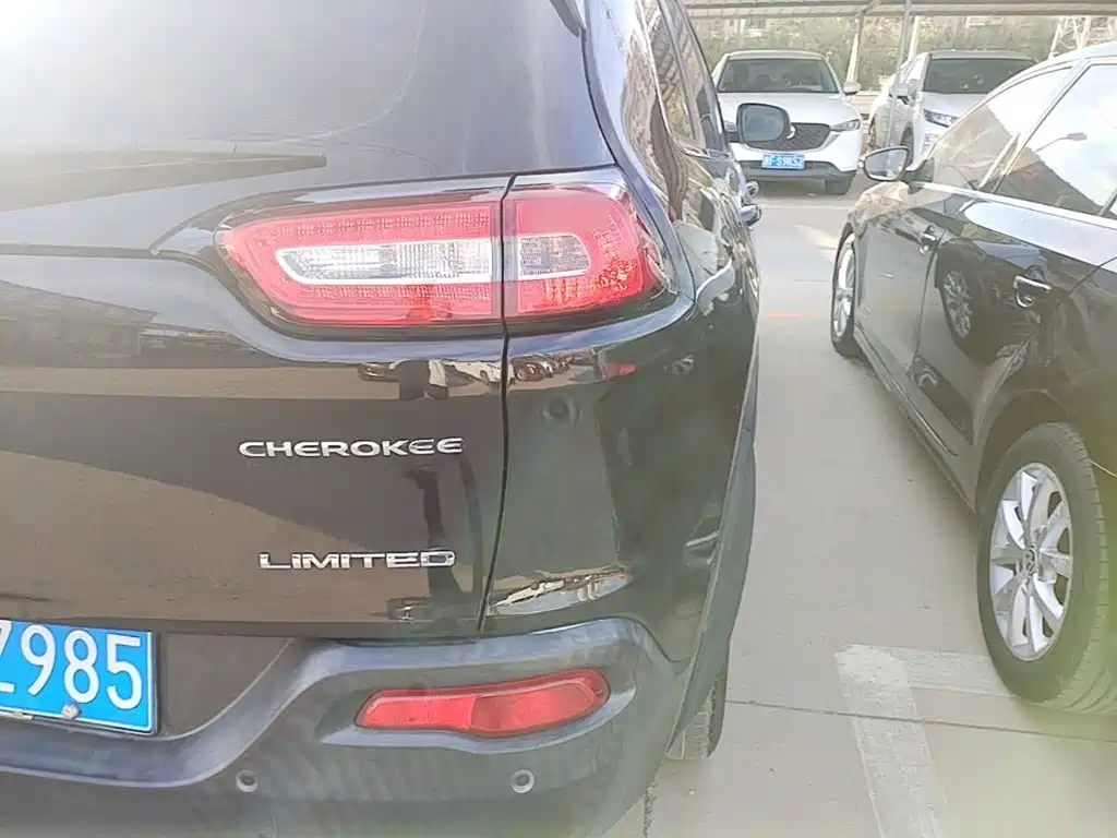 Jeep Cherokee — миниатюра 8