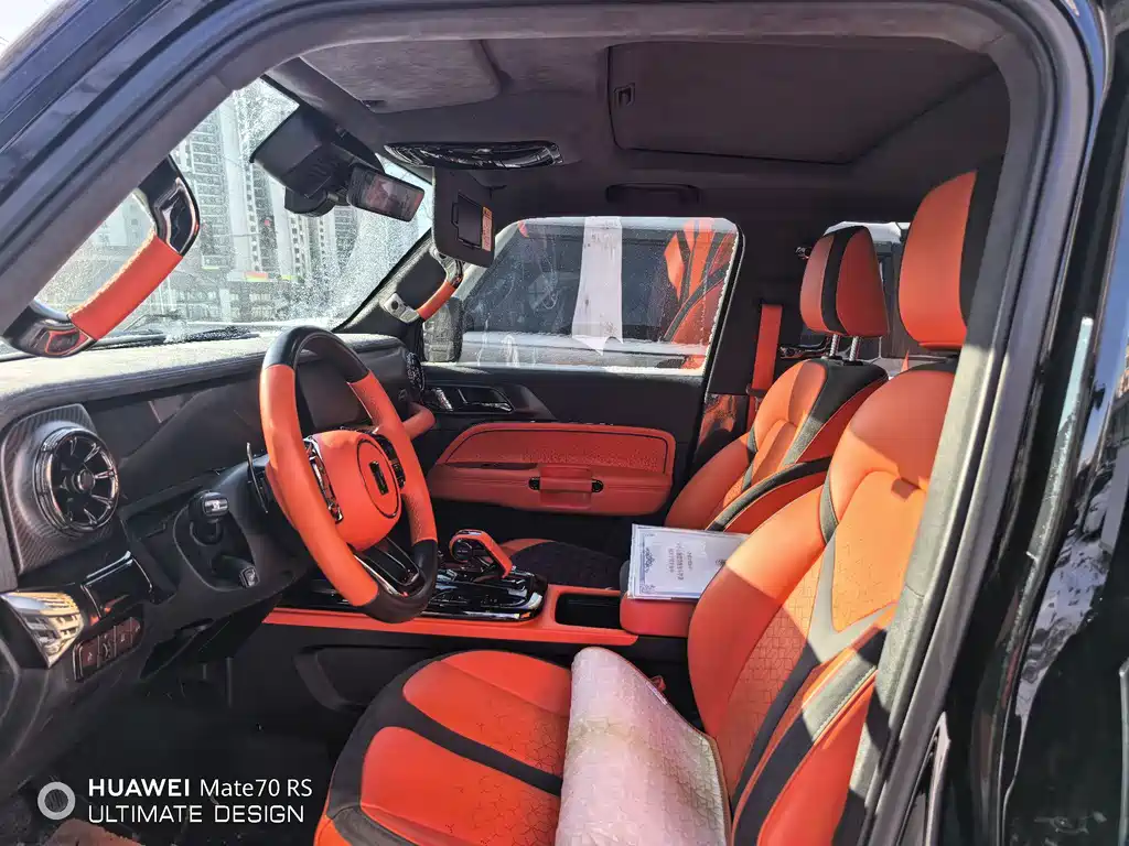 TANK CO CREATION TANK 300